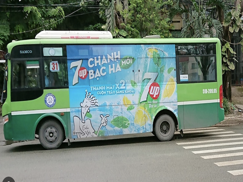Dán quảng cáo trên thân xe bus