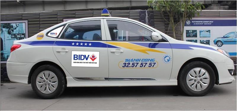 Quảng cáo trên taxi Thành Công
