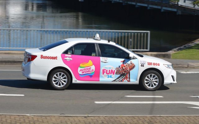 quảng cáo Taxi Hà Nội dán 4 cánh