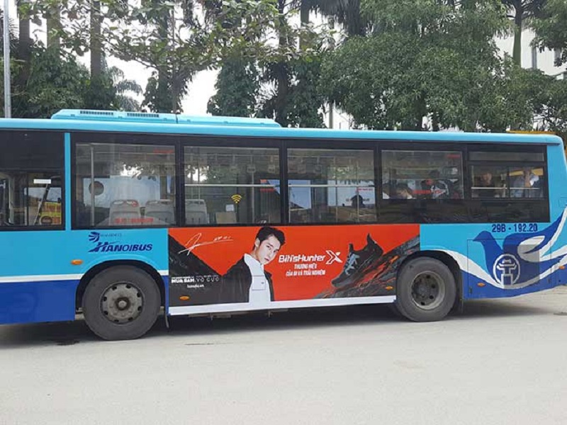 quảng cáo hai bên thân xe bus