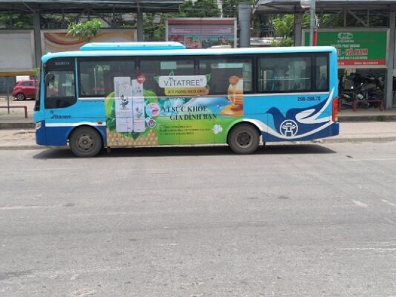 Quảng cáo di-e cút trên xe bus