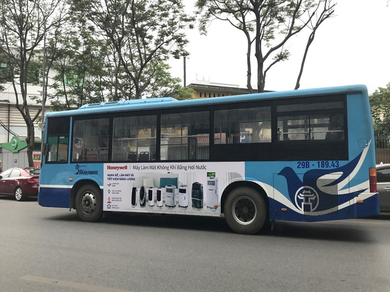 Quảng cáo hai bên thân xe bus