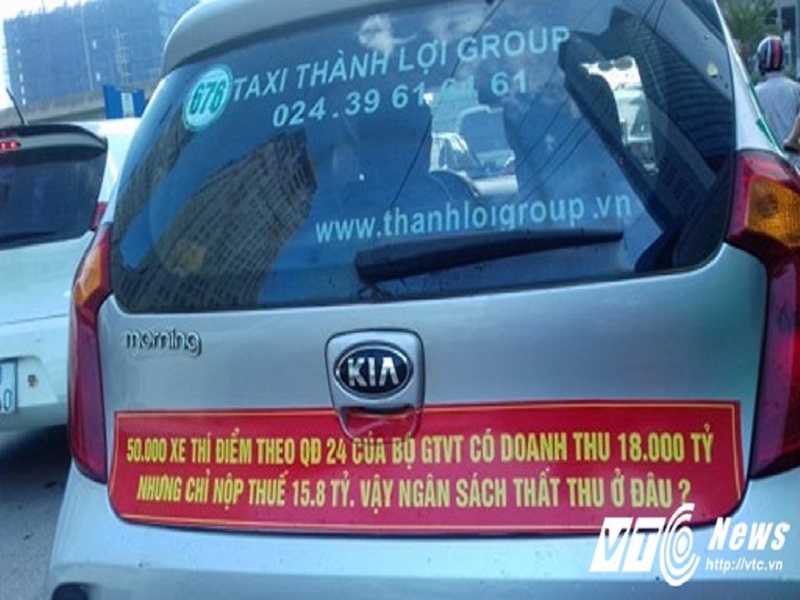 Quảng cáo đuôi xe taxi