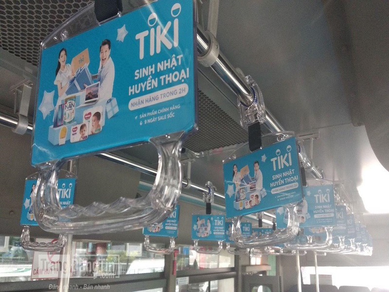Quảng cáo tay cầm dạng 2D bên trong xe bus
