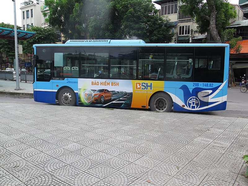 Quảng cáo trên xe bus Hà Nội