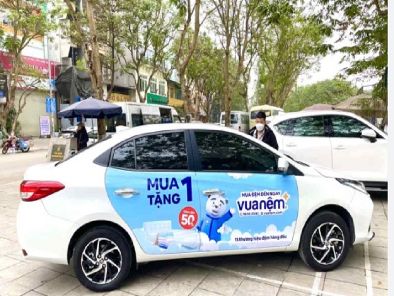 Ưu điểm quảng cáo trên xe taxi