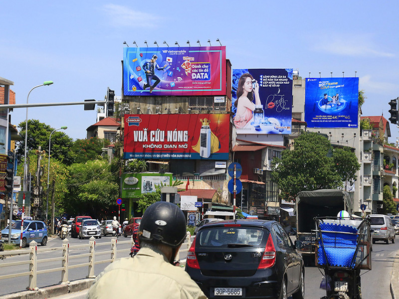 Biển bảng quảng cáo ở Hà Nội